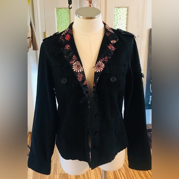 Old Navy Black and Floral Loop Buttons  Pockets Jacket Size XL.  Super cute lin - Picture 1 of 10